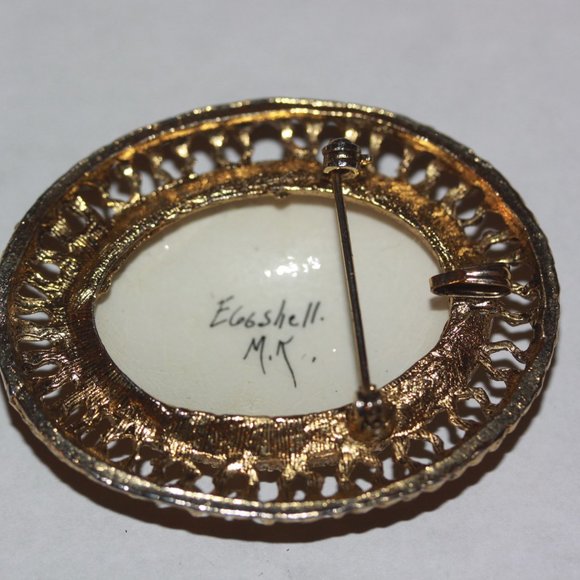 Vintage Handmade Egg Shell Pin/Brooch Charm Floral Gold Tone Signed - Picture 2 of 3